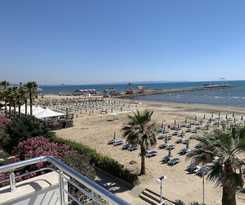 Hotel Wave Beachfront Apartments