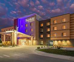 Hotel Fairfield by Marriott Inn and Suites Kansas City at The Legends