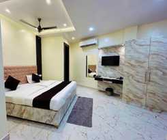 Hotel R K Palace