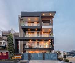 Hotel Saavi Sector- 46