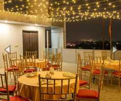Hotel Saavi Sector 10