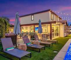 Hotel Forever Young Crocslide Pickleball 7BD Game Rm