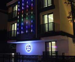  Retro Star Suites