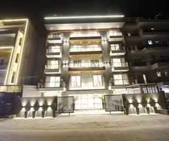 Hotel Saltstayz Premier - Near Golf Course Road and Sector 57