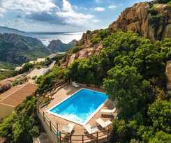  Apartments with common swimming pool in Costa Paradiso