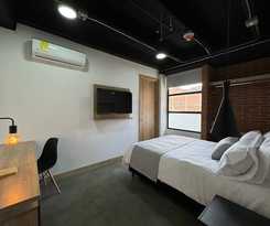 Hotel Akela Park