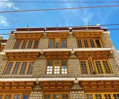 Hotel Nezer Hostel and Roof Top Cafe