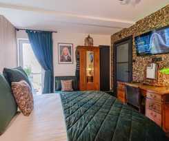 Hotel Ricky Road Guest House