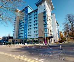 Hotel Opal Court