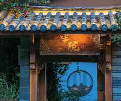 Hotel Lijiang half yard hotel