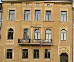  Promenaden Hotel