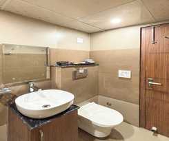 Hotel Housr Sector 28 Golf Course Road Next To Phase 1 Metro Station