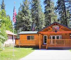 Hotel Village Hideaway with Fire Pit