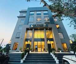 Hotel The Supreme and Banquet