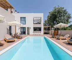  13 Keys Suites