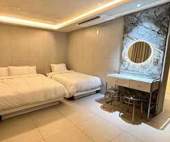 Hotel song stay