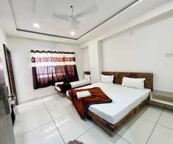 Hotel Shalimar-near Rail Station andTemple