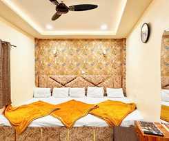Hotel S Elite - near Temple and Station