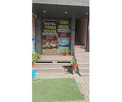Hotel Town house cafe and hotel