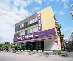 Hotel Swing and Pillows - Kota Warisan