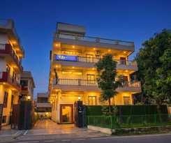 Hotel Fabhotel Sai Village
