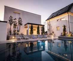 Hotel Resort Beatrice - Luxury Apartments - Pool and Sauna and Parking