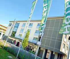 Hotel Harry’s Home  and Apartments