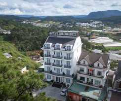 Hotel Hill Side Town