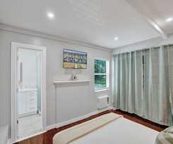 Hotel 906 North Riverside Dr