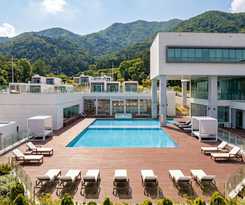 Hotel OVER THE MOUNTAIN