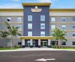 Hotel HomeTowne Studios by Red Roof Fort Myers