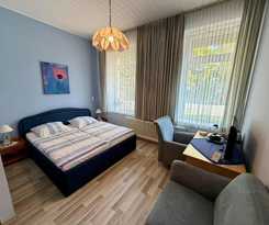  Hotel Runge 24-7 check in and free parking