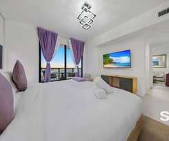 Hotel Sleek 3-BD Downtown Condo with Water