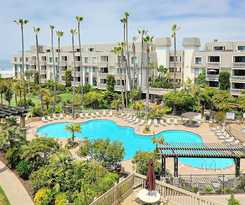 Hotel Come Stay at This Coastal Comfort in the Heart of Socal