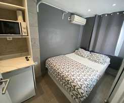 Hotel Suites nuevas con ba&ntilde;o privado frente al metro st MWC Barcelona-FIRA