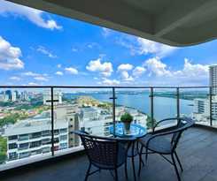 Hotel Country Garden Danga Bay Sunset View by Stayrene