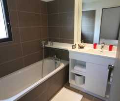 Hotel 202