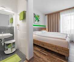  Hotel \