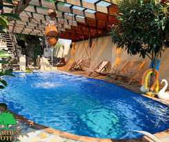  Garden Hotel