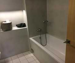 Hotel 100