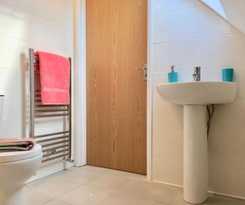 Hotel Modern Bright 1-2 Bed Apartments Oxford, with Free Parking ,OX4 Near BMW Science Park & Hospitals