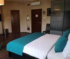  Parton Hotel & Bowling