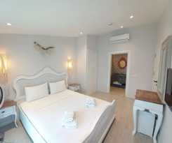  Chloe hotel Ala&ccedil;atı