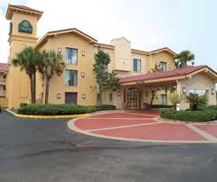 La Quinta Inn and Suites By Wyndham Orlando Airport North