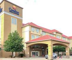 Hotel Comfort Inn and Suites Near Six Flags and Medical Center