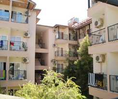 Hotel Dynasty Hotel Side