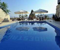 Shoestring Cave House