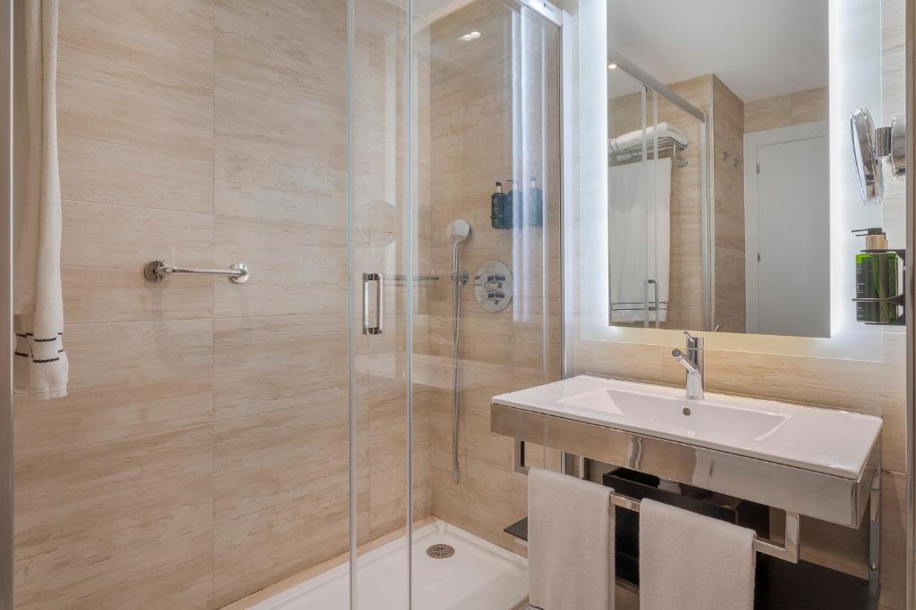 Habitación doble Comunicada Premium del hotel Melia Alicante. Foto 3