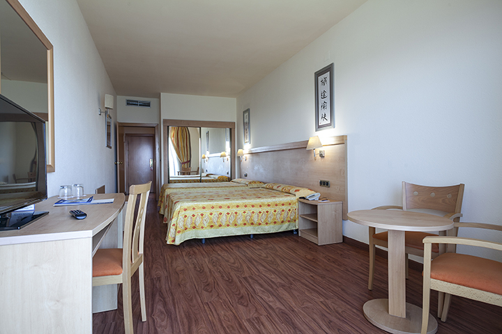 Habitación doble Vista Parcial Mar 2 camas del hotel Best Benalmadena