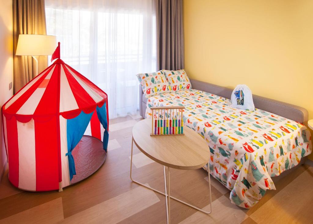 Habitación familiar del hotel Abora Continental By Lopesan Hotels. Foto 3